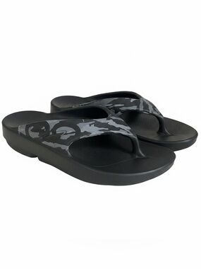 OOFOS Black with Gray Camo Thong Sandals